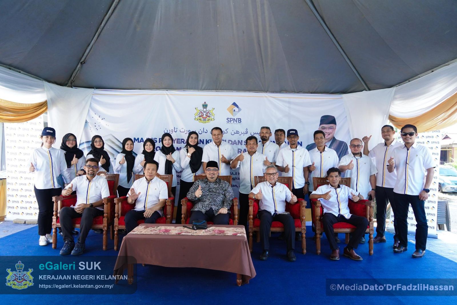 majlis-penyerahan-kunci-rumah-dan-surat-tawaran-program-rumah-mesra-rakyat-rmr-di-bawah-kelolaan-syarikat-perumahan-negara-berhad-spnb-16.jpg