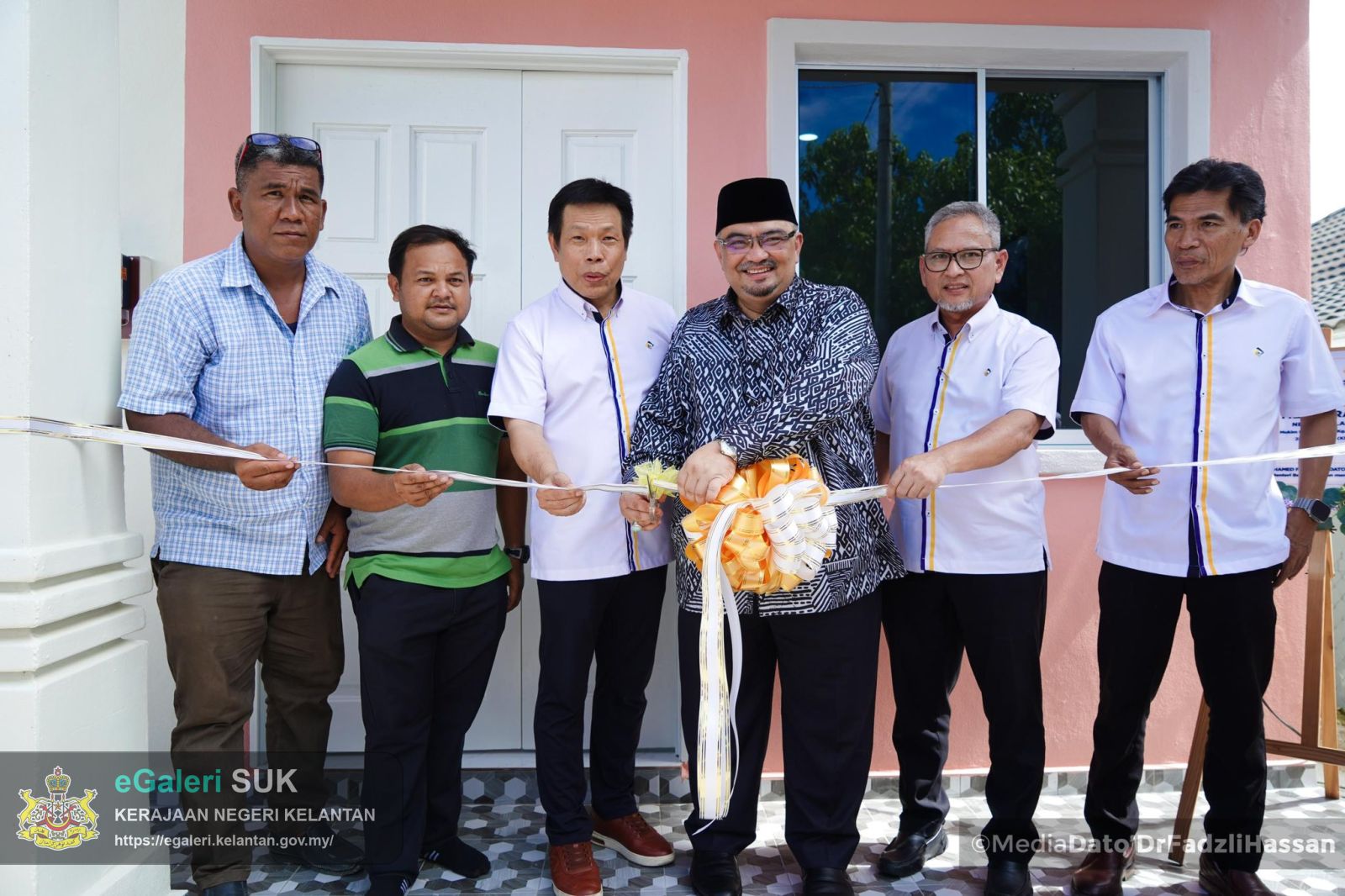 majlis-penyerahan-kunci-rumah-dan-surat-tawaran-program-rumah-mesra-rakyat-rmr-di-bawah-kelolaan-syarikat-perumahan-negara-berhad-spnb-19.jpg
