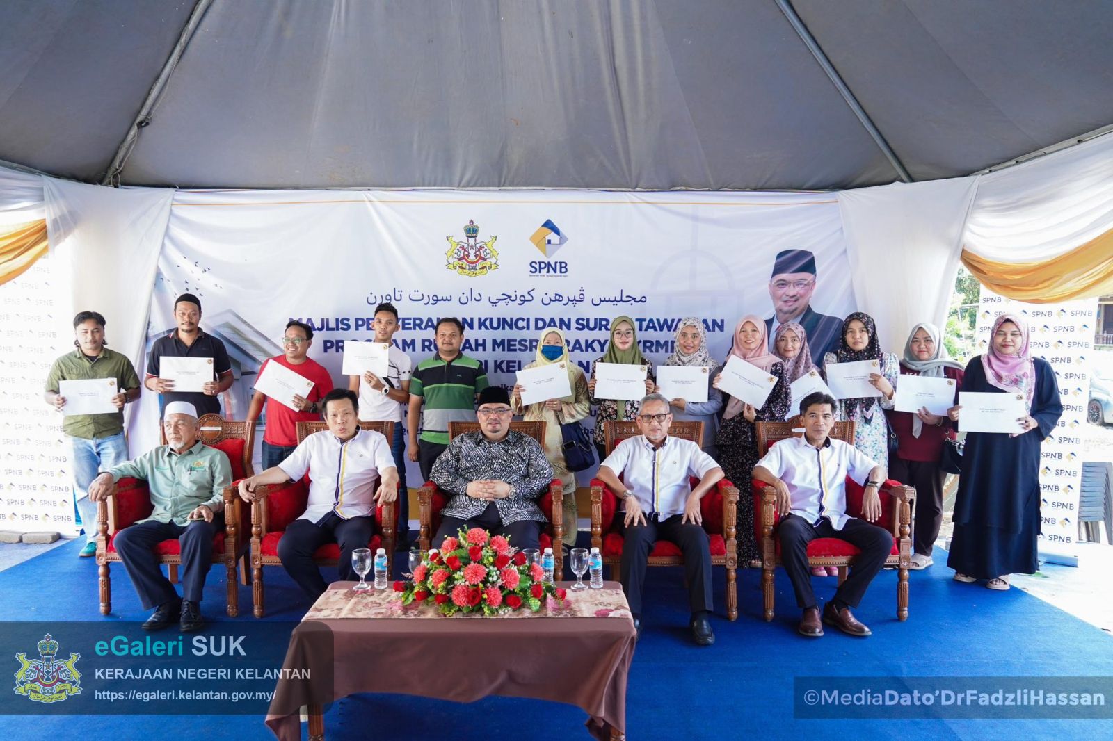 majlis-penyerahan-kunci-rumah-dan-surat-tawaran-program-rumah-mesra-rakyat-rmr-di-bawah-kelolaan-syarikat-perumahan-negara-berhad-spnb-2.jpg