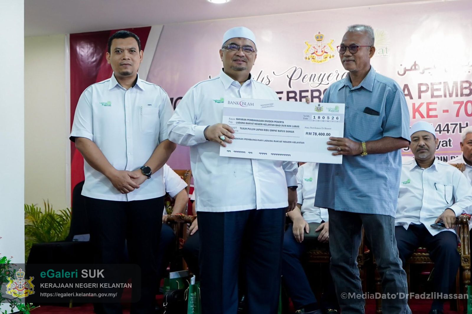 majlis-penyerahan-mock-cheque-dan-slip-dividen-peserta-ladang-rakyat-peringkat-ke70-9.jpg