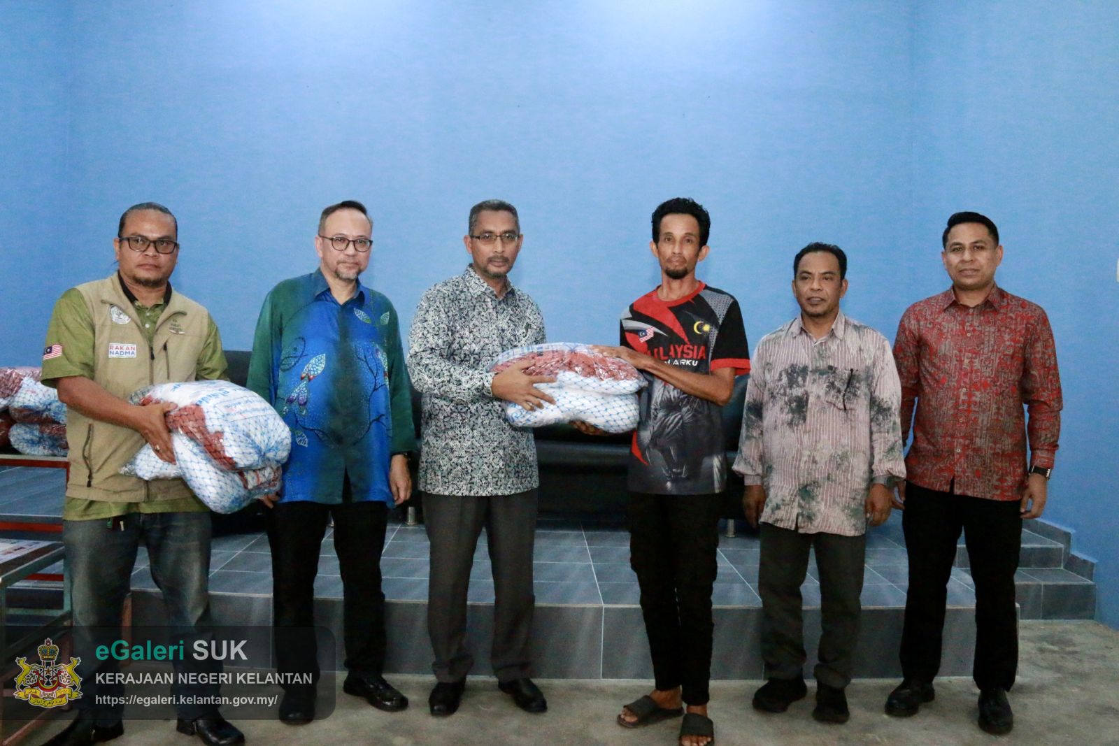 majlis-penyerahan-pukat-dan-lawatan-tapak-projek-pemerkasaan-ekonomi-nelayan-b40-di-penempatan-semula-nelayan-tok-bali-24.JPG