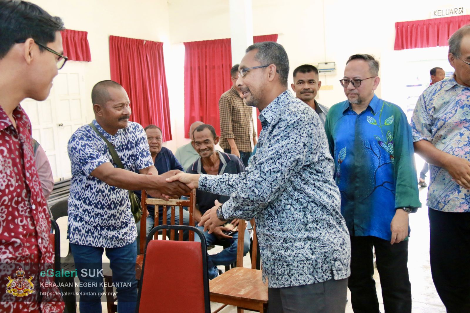 majlis-penyerahan-pukat-dan-lawatan-tapak-projek-pemerkasaan-ekonomi-nelayan-b40-di-penempatan-semula-nelayan-tok-bali-7.JPG