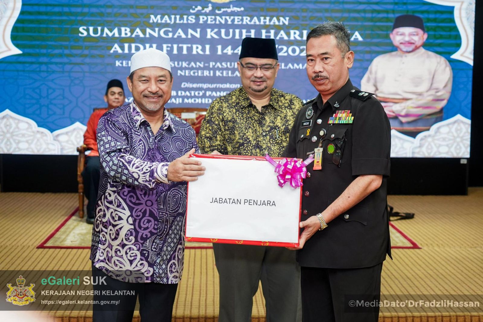 majlis-penyerahan-sumbangan-kuih-hari-raya-aidilfitri-1446h2025m-1.jpg