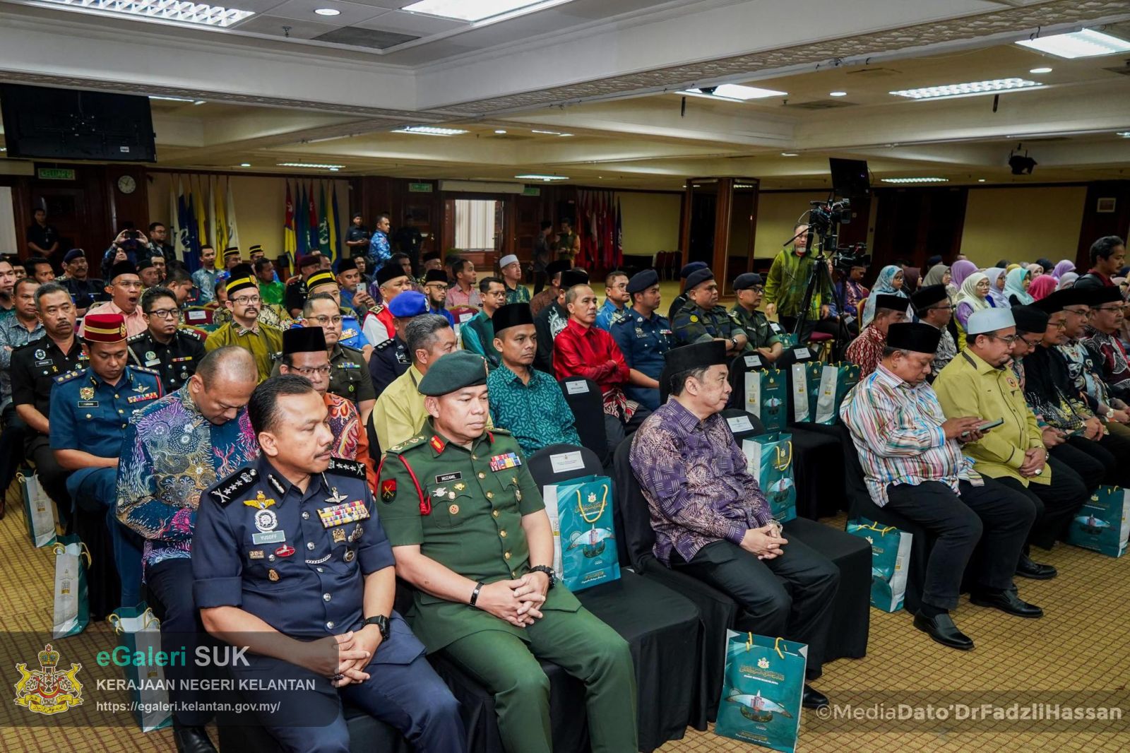 majlis-penyerahan-sumbangan-kuih-hari-raya-aidilfitri-1446h2025m-3.jpg