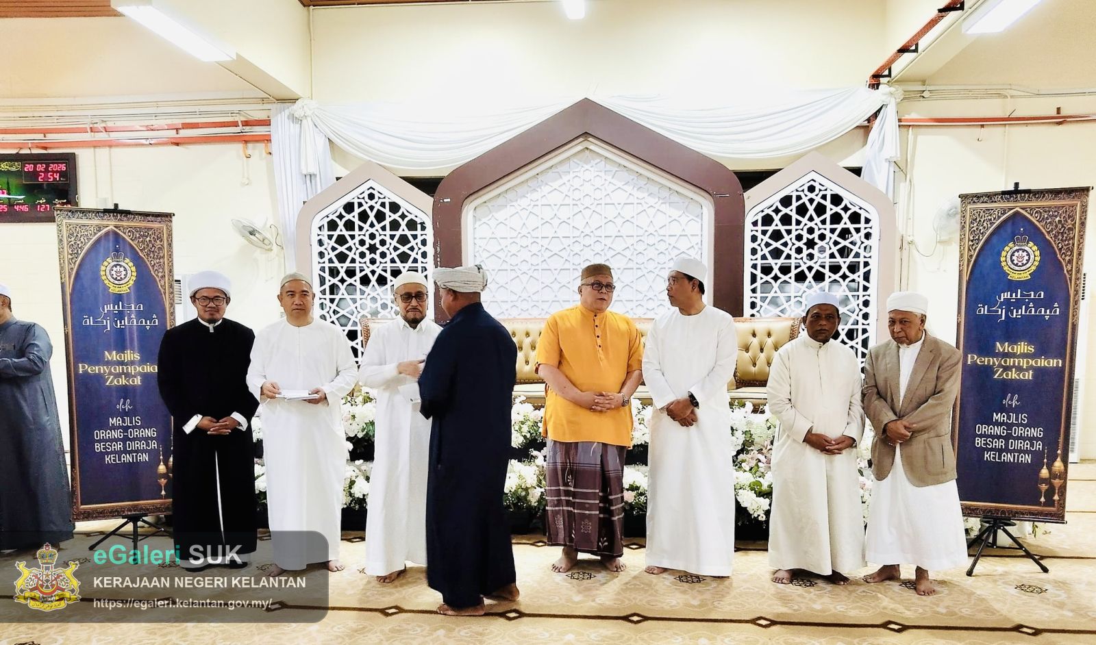 majlis-penyerahan-zakat-oleh-mob-diraja-kelantan-di-masjid-jamek-muhammadi-kota-bharu-15.jpg