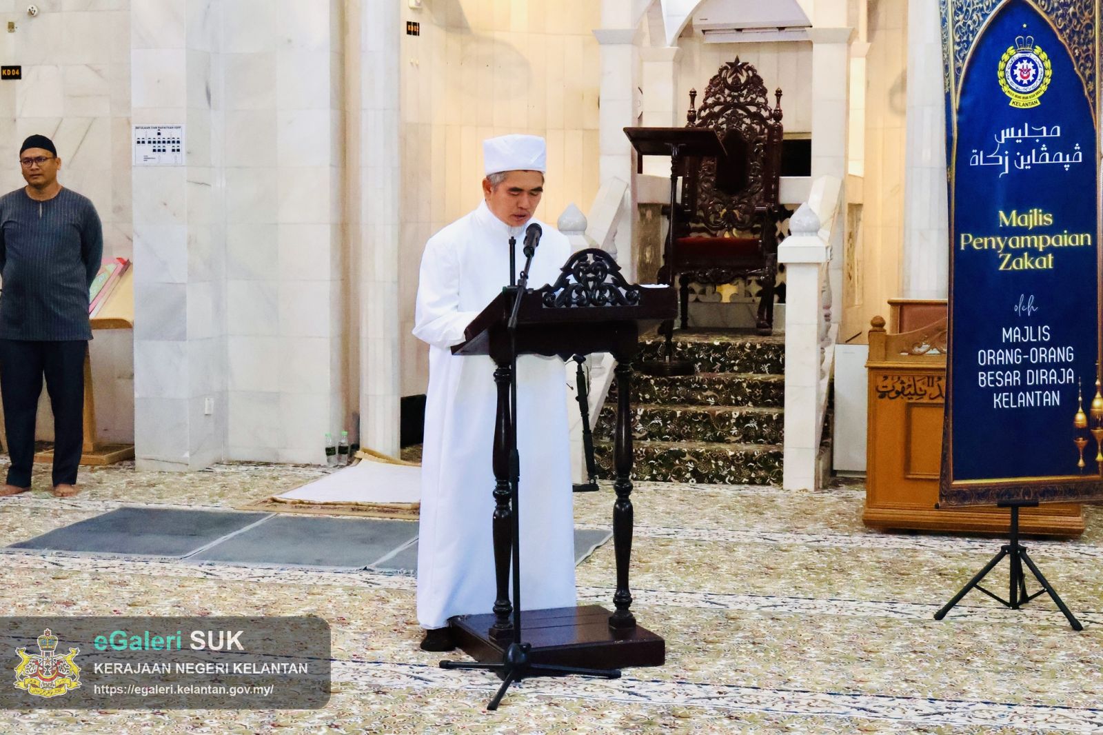 majlis-penyerahan-zakat-oleh-mob-diraja-kelantan-di-masjid-sultan-muhammad-ii-telipot-4.jpg