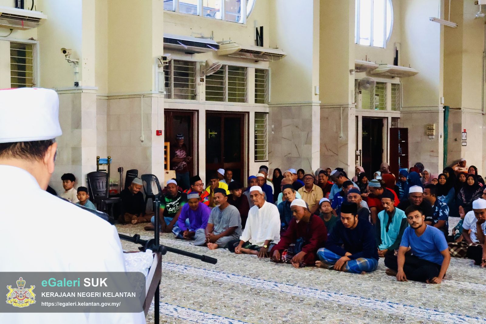 majlis-penyerahan-zakat-oleh-mob-diraja-kelantan-di-masjid-sultan-muhammad-ii-telipot-5.jpg