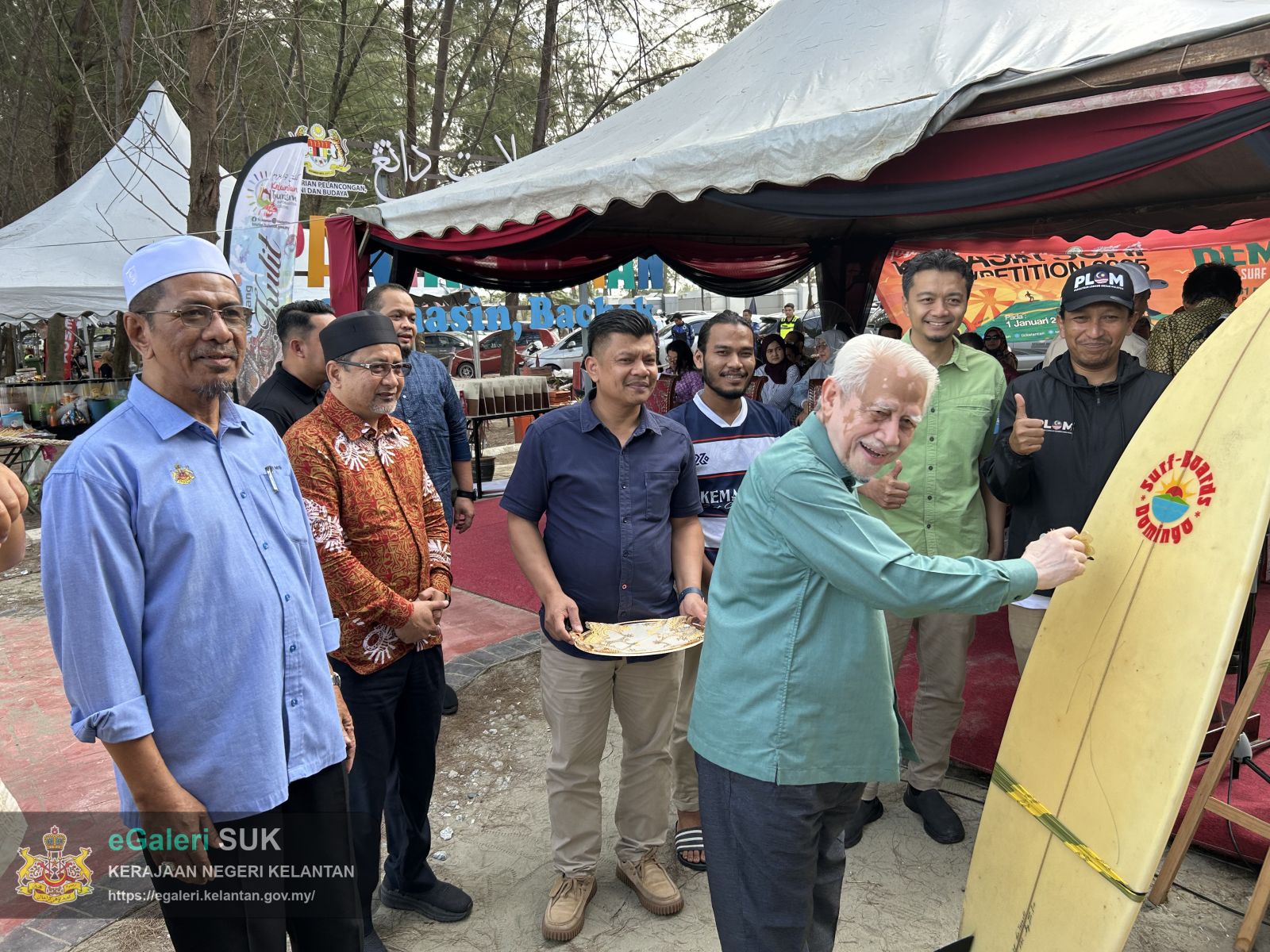 majlis-perasmian-kemasin-beach-surf-competition-4.jpg