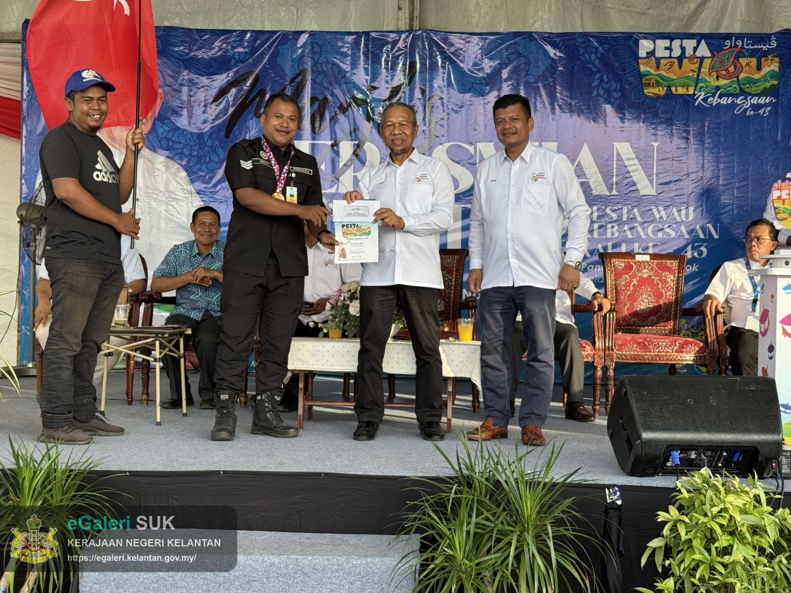 majlis-perasmian-penutup-pesta-wau-kebangsaan-kelantan-kali-ke43-15.jpg
