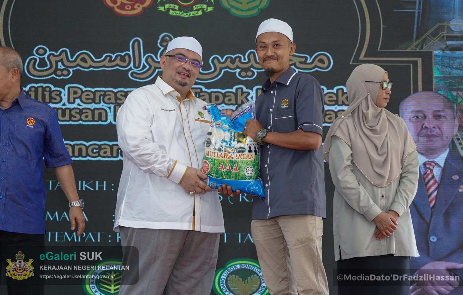 majlis-perasmian-tapak-kompleks-pengurusan-ladang-tapis-dan-masjid-serta-pelancaran-mesin-efb-press-di-kilang-sawit-tapis-jeli-17.jpg