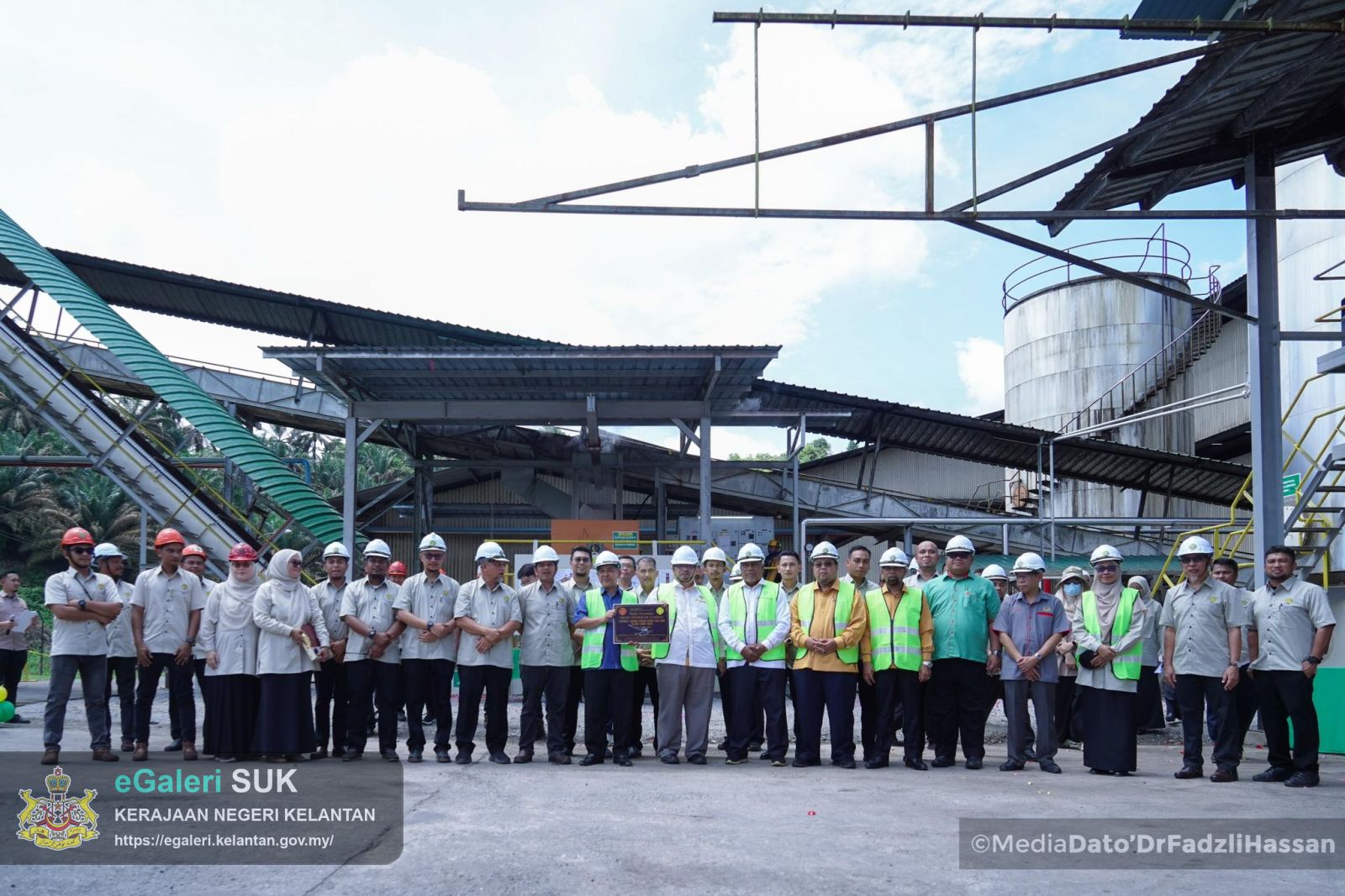 majlis-perasmian-tapak-kompleks-pengurusan-ladang-tapis-dan-masjid-serta-pelancaran-mesin-efb-press-di-kilang-sawit-tapis-jeli-9.jpg
