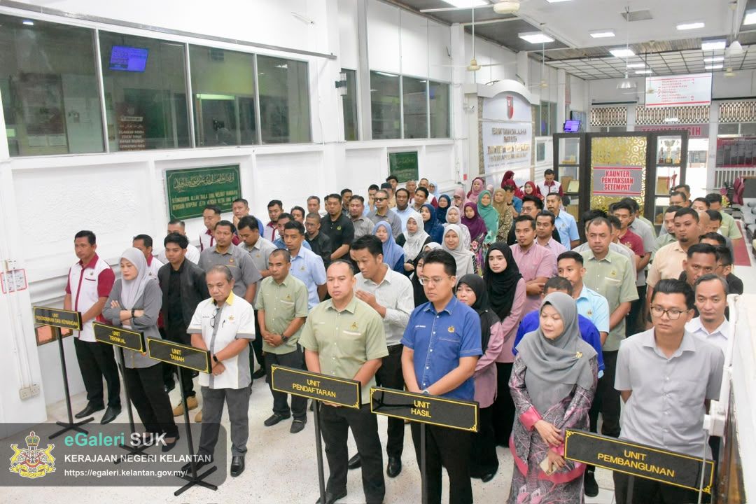 majlis-perhimpunan-bulanan-pegawai-dan-kakitangan-pejabat-tanah-dan-jajahan-pasir-puteh-bersama-tuan-ketua-jajahan-19.jpeg