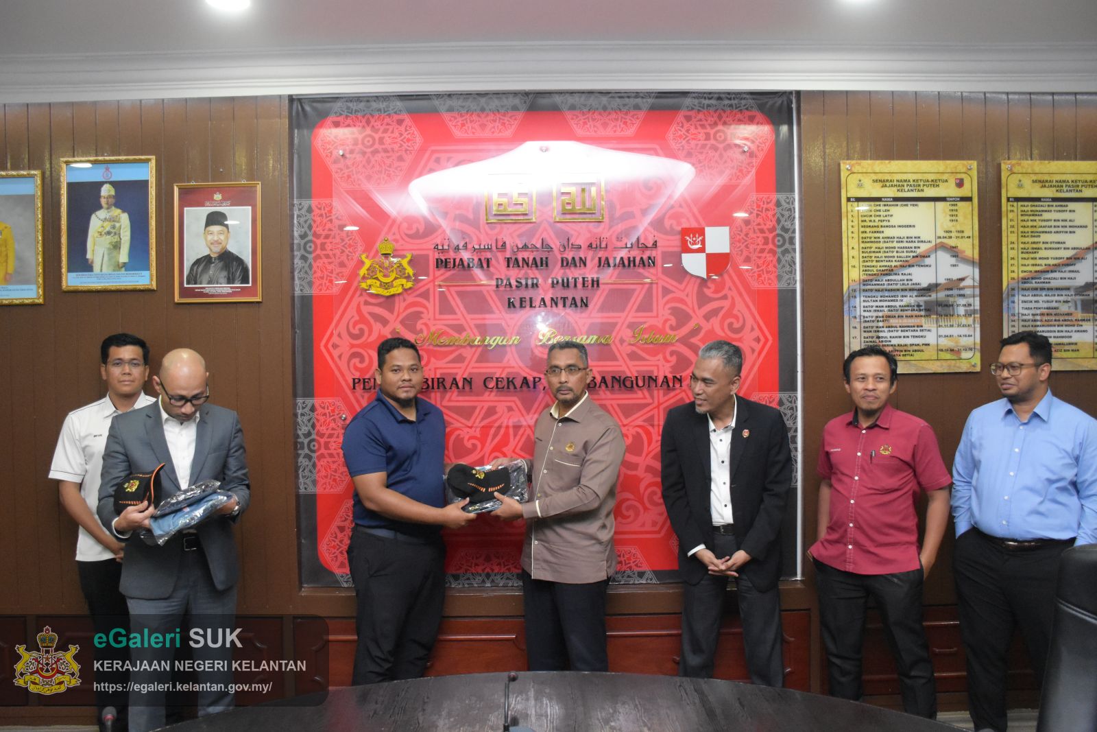 majlis-perjumpaan-yabrs-ketua-jajahan-pasir-puteh-merangkap-yang-dipertua-majlis-daerah-pasir-puteh-bersama-peserta-kontinjen-perbarisan-hari-kebangsaan-malaysia-2026-14.JPG