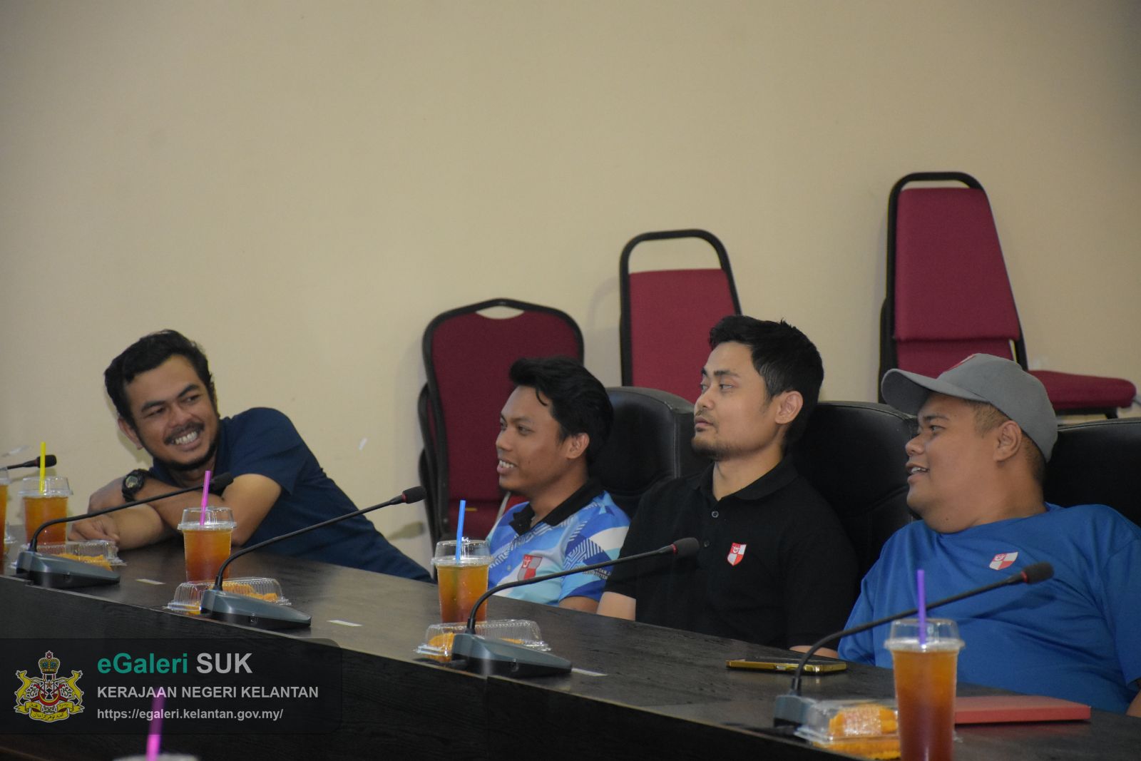 majlis-perjumpaan-yabrs-ketua-jajahan-pasir-puteh-merangkap-yang-dipertua-majlis-daerah-pasir-puteh-bersama-peserta-kontinjen-perbarisan-hari-kebangsaan-malaysia-2026-3.JPG