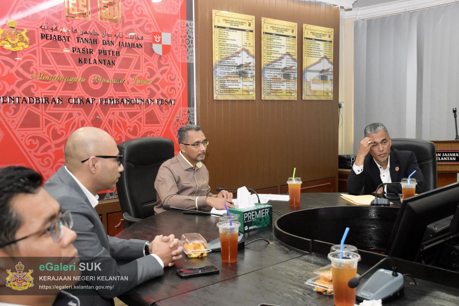 majlis-perjumpaan-yabrs-ketua-jajahan-pasir-puteh-merangkap-yang-dipertua-majlis-daerah-pasir-puteh-bersama-peserta-kontinjen-perbarisan-hari-kebangsaan-malaysia-2026-8.JPG