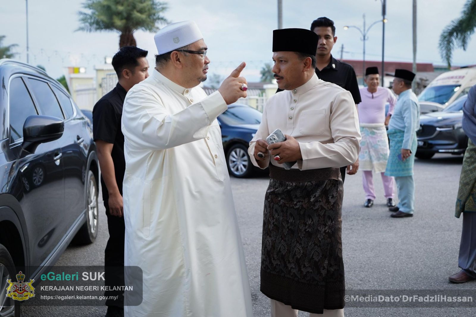 majlis-solat-hajat-dan-doa-selamat-sempena-perayaan-ulang-tahun-hari-keputeraan-kebawah-duli-yang-maha-mulia-sultan-muhammad-v-yang-ke56-2.jpg