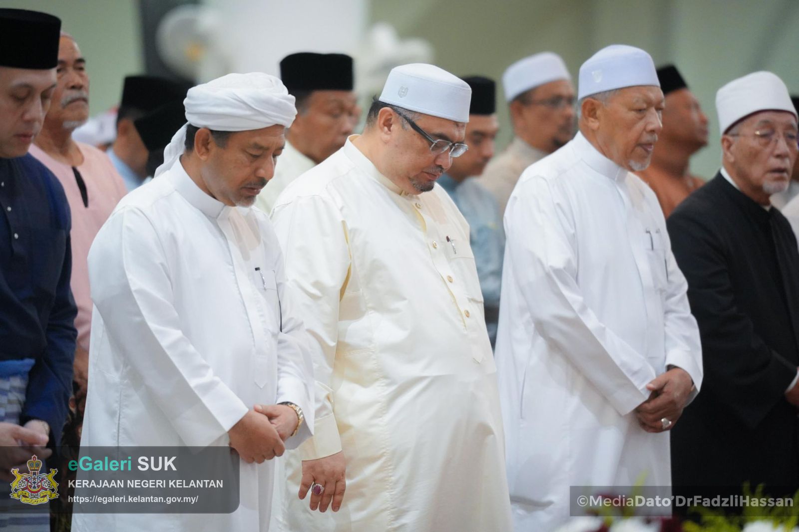 majlis-solat-hajat-dan-doa-selamat-sempena-perayaan-ulang-tahun-hari-keputeraan-kebawah-duli-yang-maha-mulia-sultan-muhammad-v-yang-ke56-3.jpg