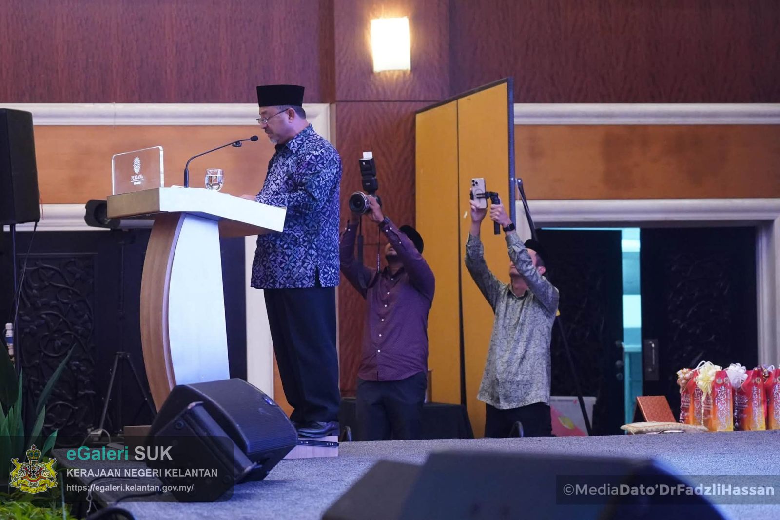 majlis-tautan-ulama-dan-umara-yang-diadakan-sempena-mesyuarat-jawatankuasa-muzakarah-kebangsaan-bagi-hal-ehwal-agama-islam-malaysia-mki-kali-ke130-11.jpg