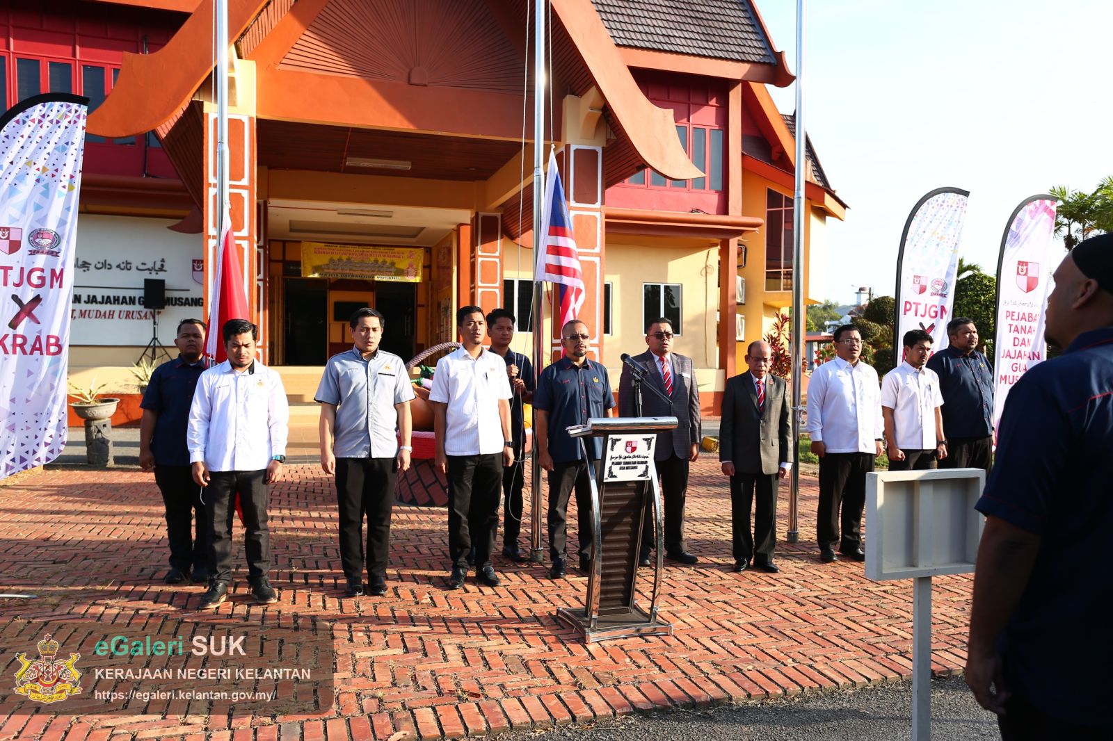 majlis-perhimpunan-bulanan-tahun-𝟐𝟎𝟐𝟔-pejabat-tanah-dan-jajahan-gua-musang-21.jpeg