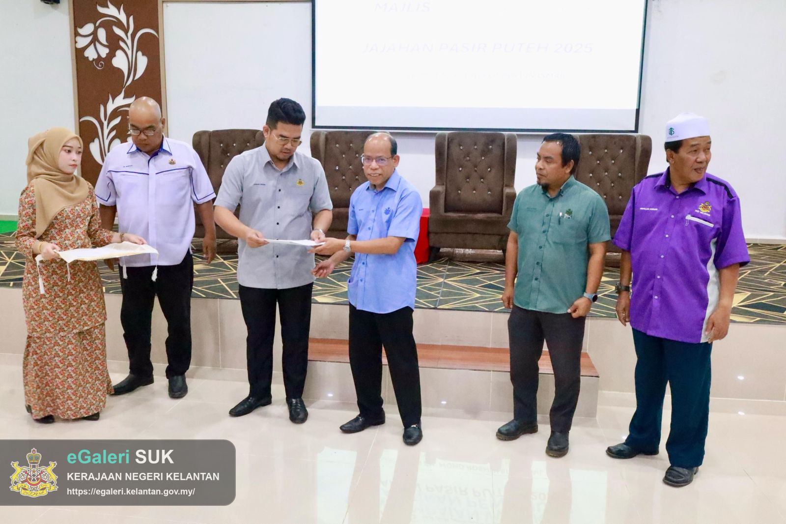 majlis-watikah-pelantikan-penghulu-jajahan-pasir-puteh-2025-yang-disampaikan-oleh-yabrs-en-mohd-roshdi-bin-ismail-tuan-ketua-jajahan-pasir-puteh-23.jpeg