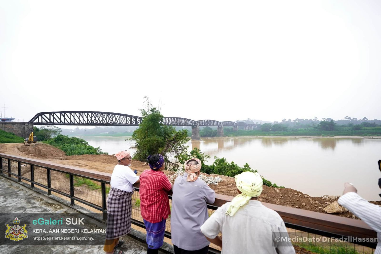peninjauan-perkembangan-kerjakerja-penambahbaikan-di-kawasan-jambatan-guillemard-6.jpg