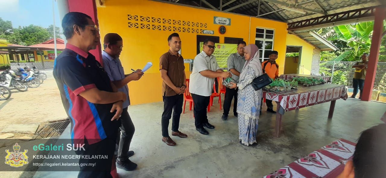 program-agihan-daging-lembu-kurniaan-kdymm-sultan-muhammad-v-di-jajahan-jeli-14.jpeg