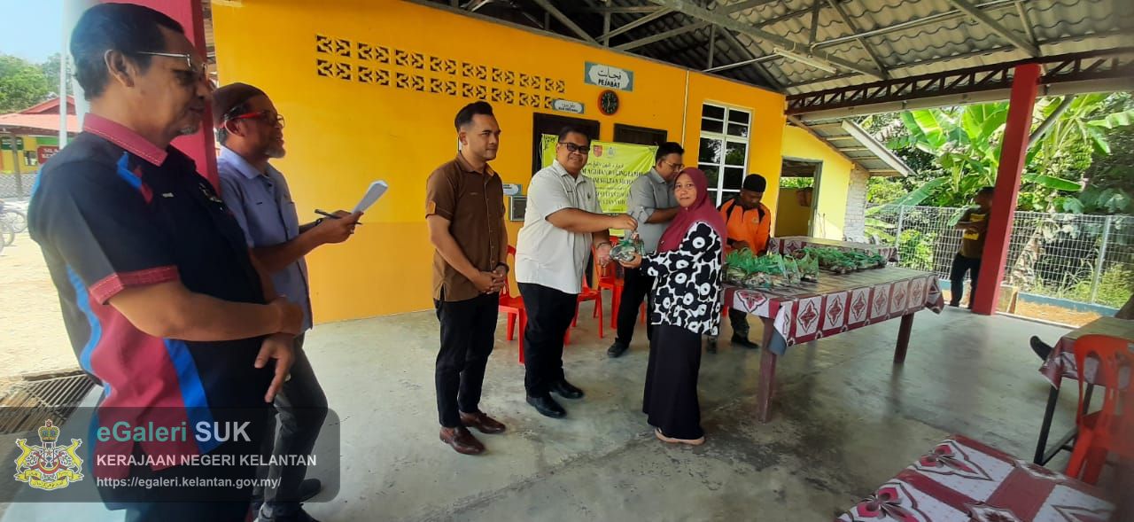 program-agihan-daging-lembu-kurniaan-kdymm-sultan-muhammad-v-di-jajahan-jeli-17.jpeg