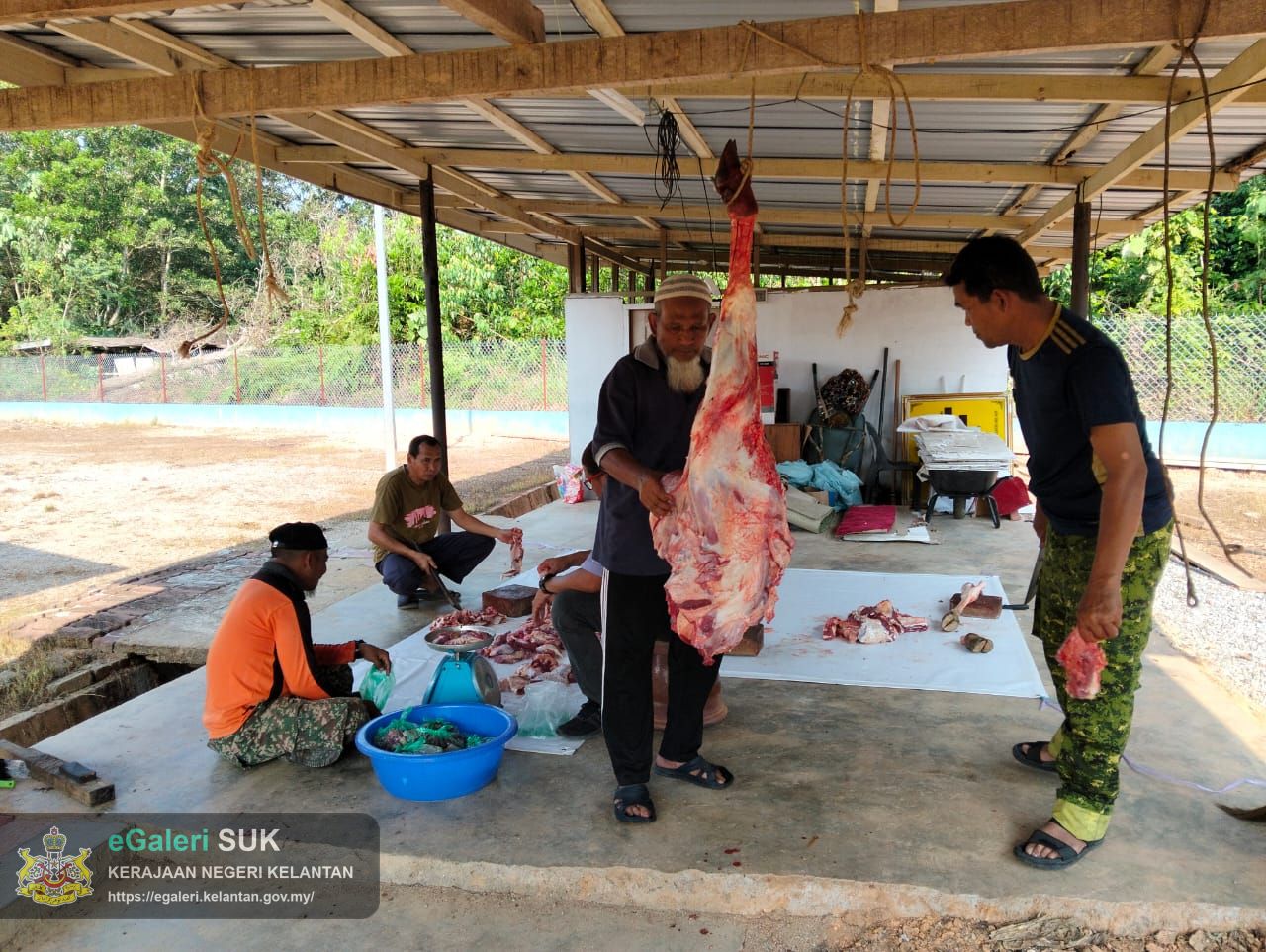program-agihan-daging-lembu-kurniaan-kdymm-sultan-muhammad-v-di-jajahan-jeli-9.jpg
