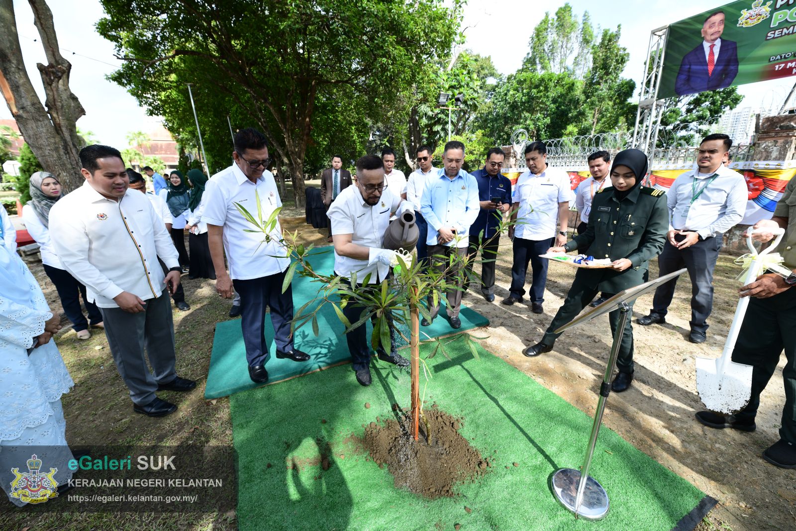 program-penanaman-pokok-blue-quandong-29.JPG
