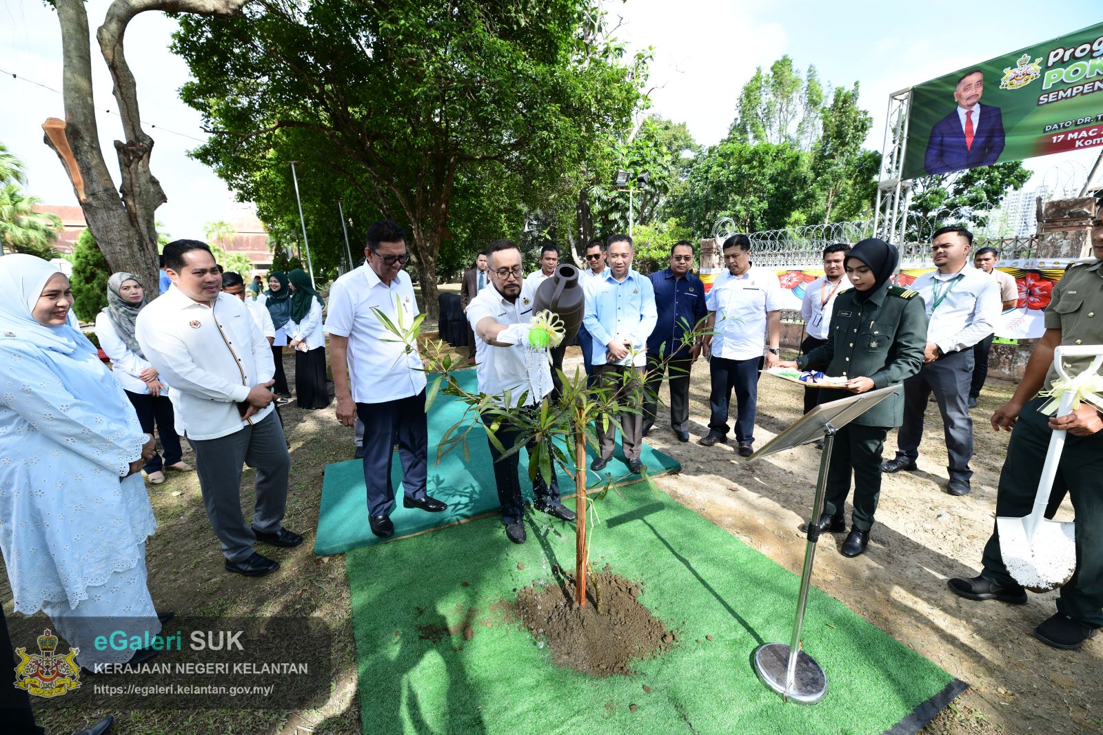 program-penanaman-pokok-blue-quandong-30.JPG