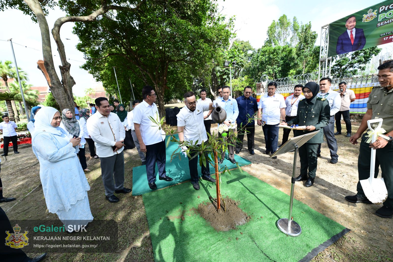 program-penanaman-pokok-blue-quandong-31.JPG
