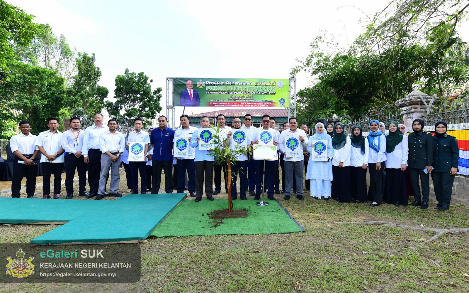 program-penanaman-pokok-blue-quandong-33.JPG