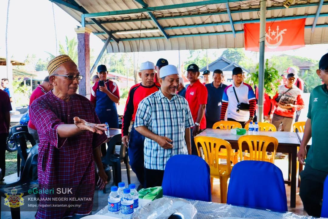 program-suai-mesra-yab-ustaz-dato-panglima-perang-menteri-besar-kelantan-bersama-persatuan-nelayan-darat-kampung-pulau-pisang-10.jpg