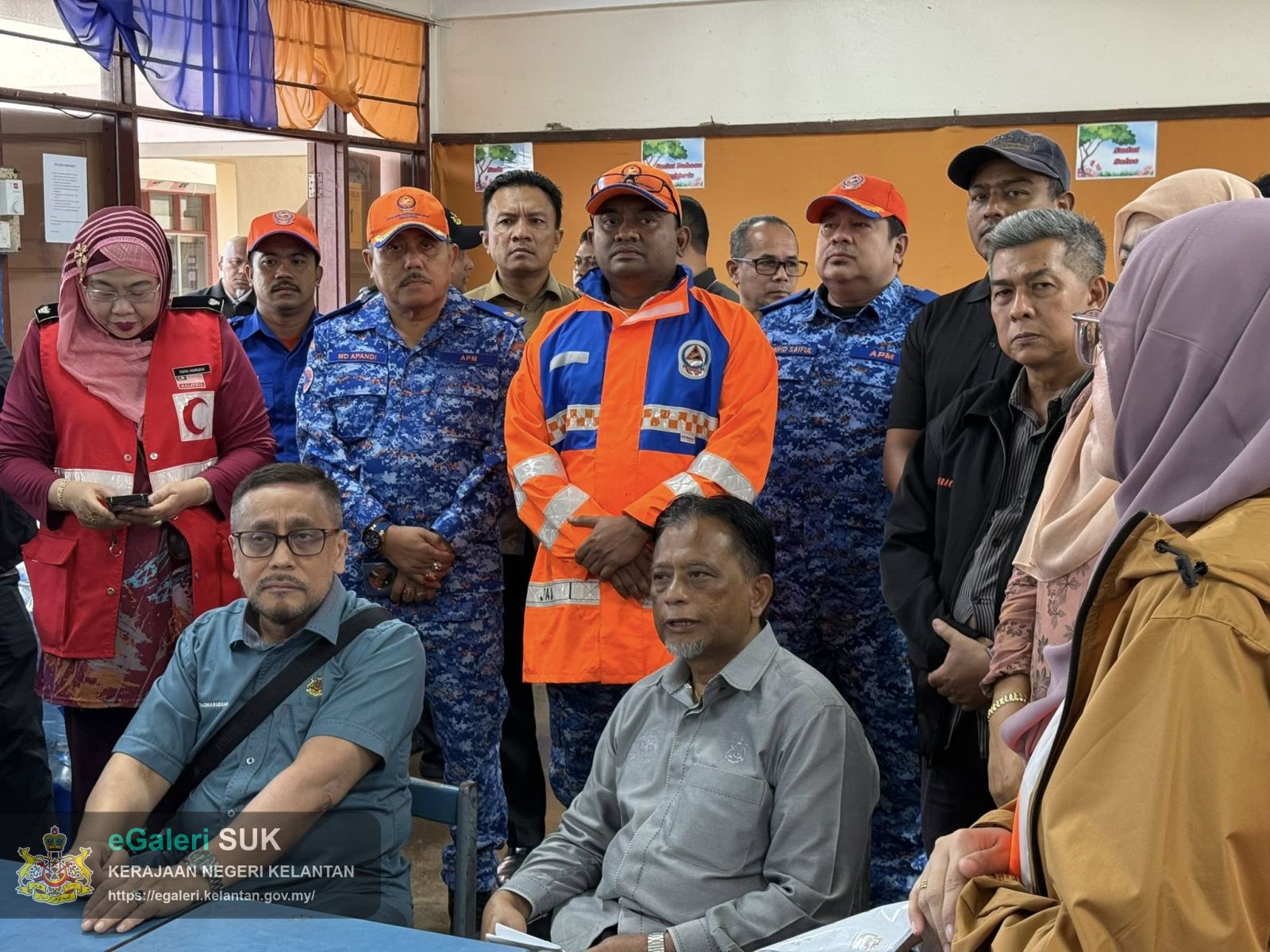 lawatan-ybm-tengku-kaya-perkasa,-dato'-suk-kelantan-ke-pusat-pemindahan-sabak-11.jpg