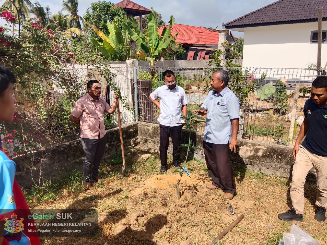 kursus-asas-penanaman-pokok-hiasan-dan-penanaman-pokok-mangga-10.jpeg