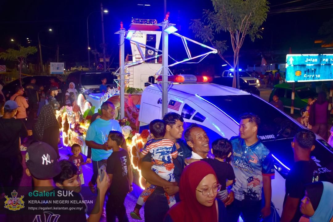 perarakan-kereta-berhias-jajahan-pasir-puteh-18.jpg