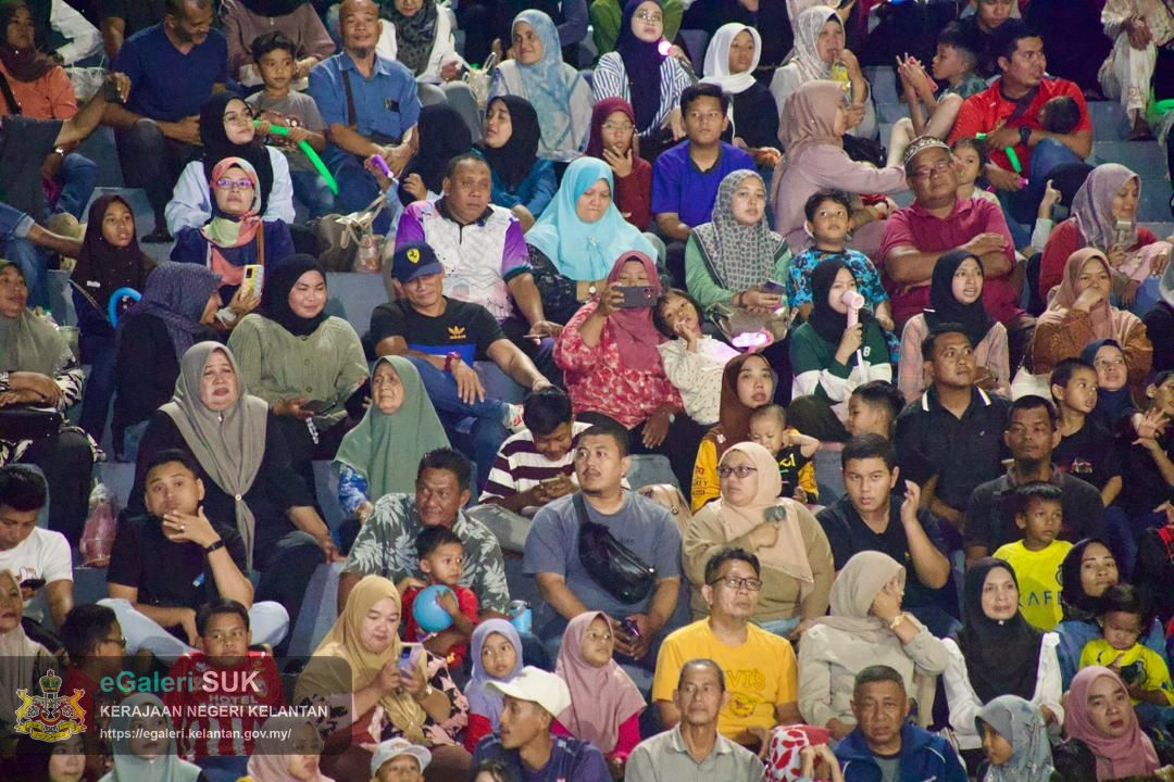 majlis-perarakan-kereta-berhias-pejabat-tanah-dan-jajahan-pasir-puteh-sempena-ulang-tahun-hari-keputeraan-kebawah-duli-yang-maha-mulia-sultan-muhammad-v-yang-ke-56-tahun-2025-6.jpg