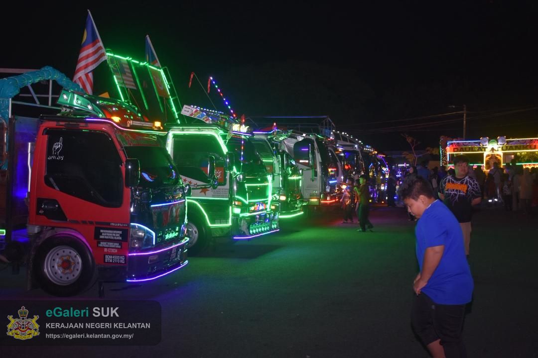 perarakan-kereta-berhias-jajahan-pasir-puteh-19.jpg