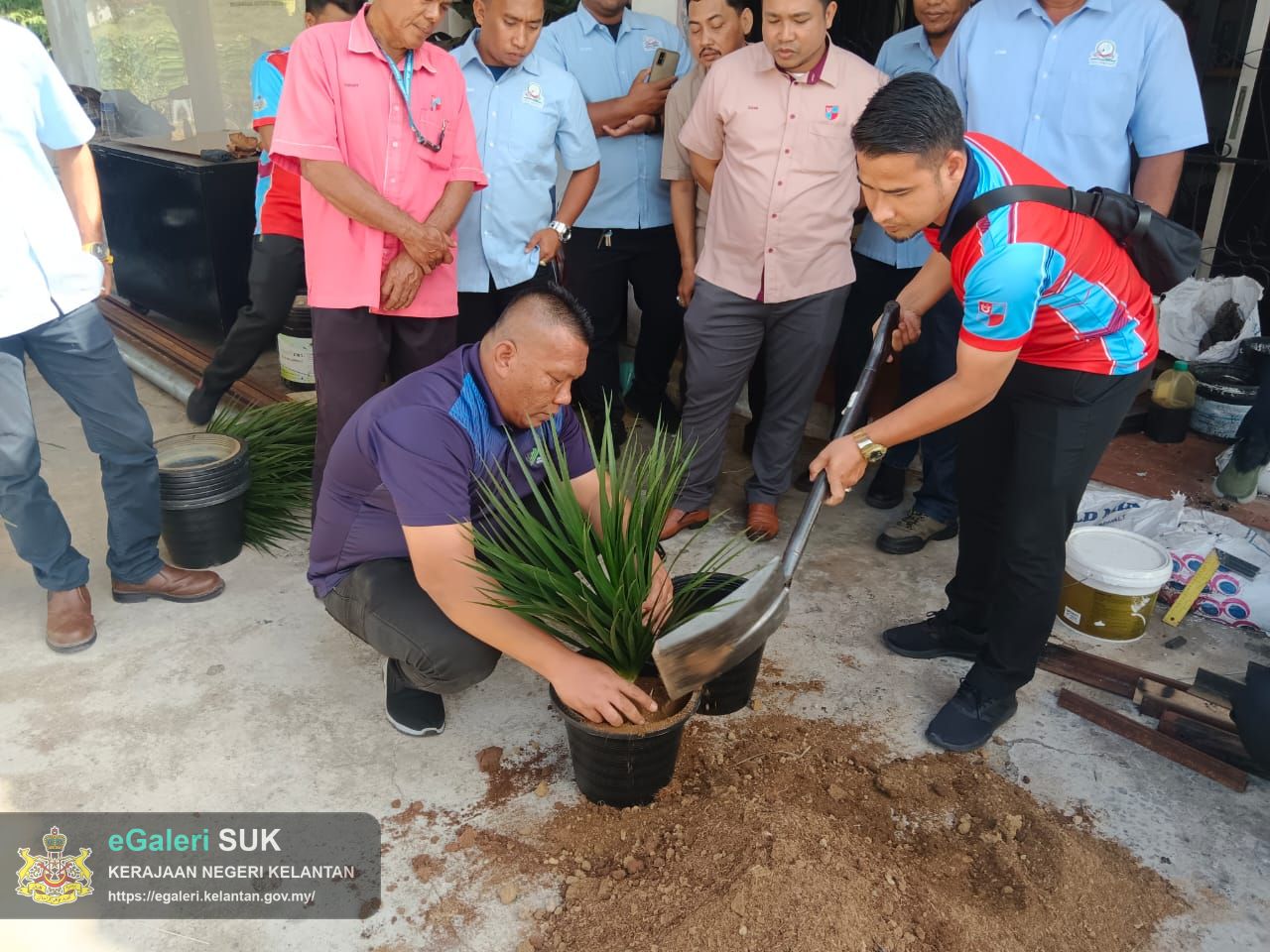 kursus-asas-penanaman-pokok-hiasan-dan-penanaman-pokok-mangga-1.jpeg