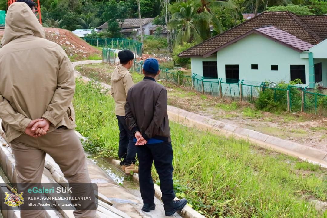 tinjauan-kawasan-banjir-berkaitan-projek-ecrl-di-bukit-abal-14.jpg
