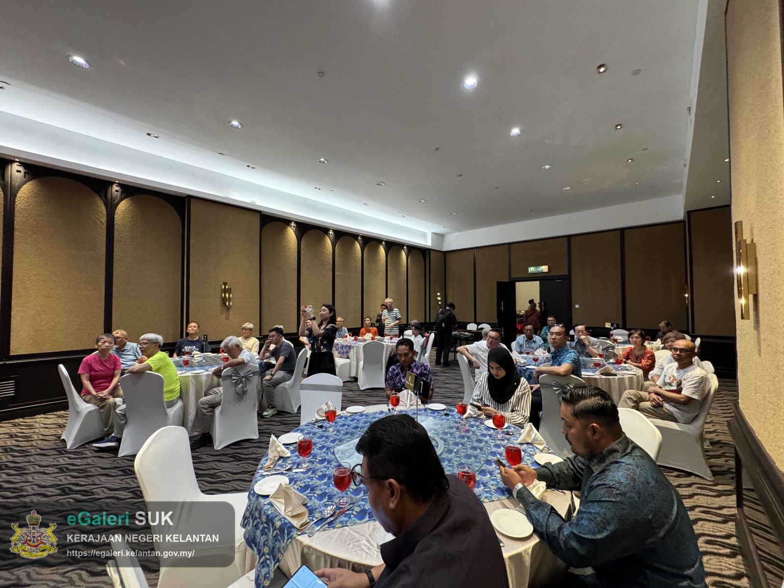 welcome-dinner-singapore-fun-trip-3.jpg