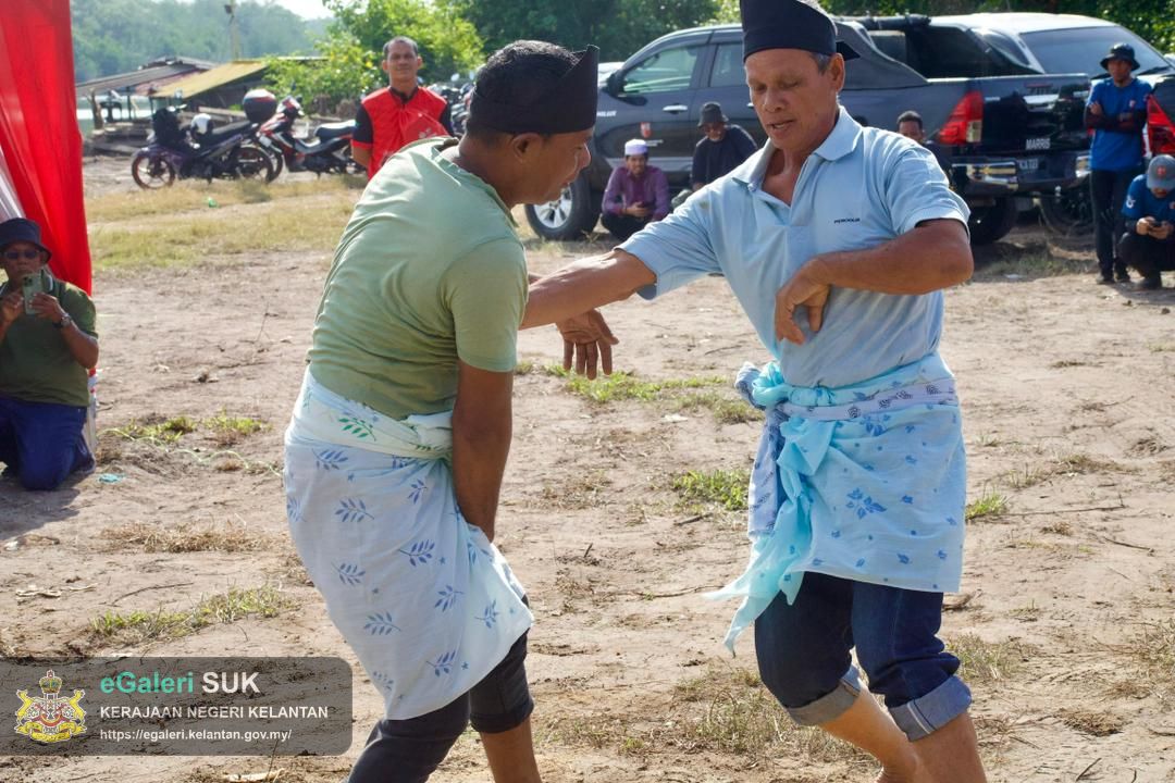 program-penanaman-pokok-bakau-di-jeti-laguna-semerak-pasir-puteh-19.jpg
