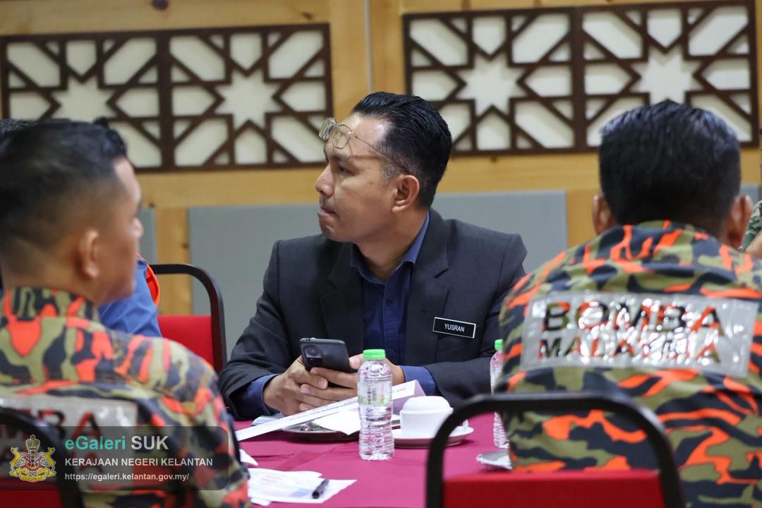 mesyuarat-operasi-banjir-dipengerusikan-ketua-pengarah-nadma-bilik-mesyuarat-pkob-suk-kelantan-14.jpg