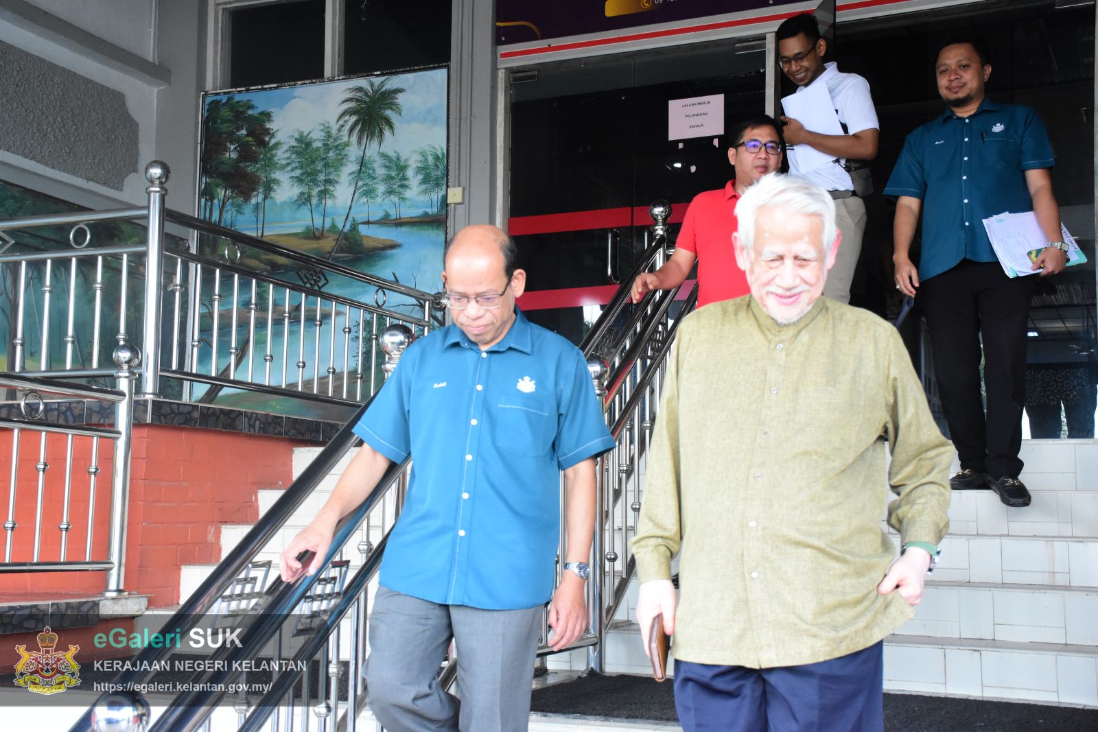 yb-exco-pelancongan-negeri-kelantan-datuk-kamarudin-md-nor-mengadakan-kunjungan-hormat-ke-atas-en-mohd-roshdi-bin-ismail--ketua-jajahan-pasir-puteh-8.JPG