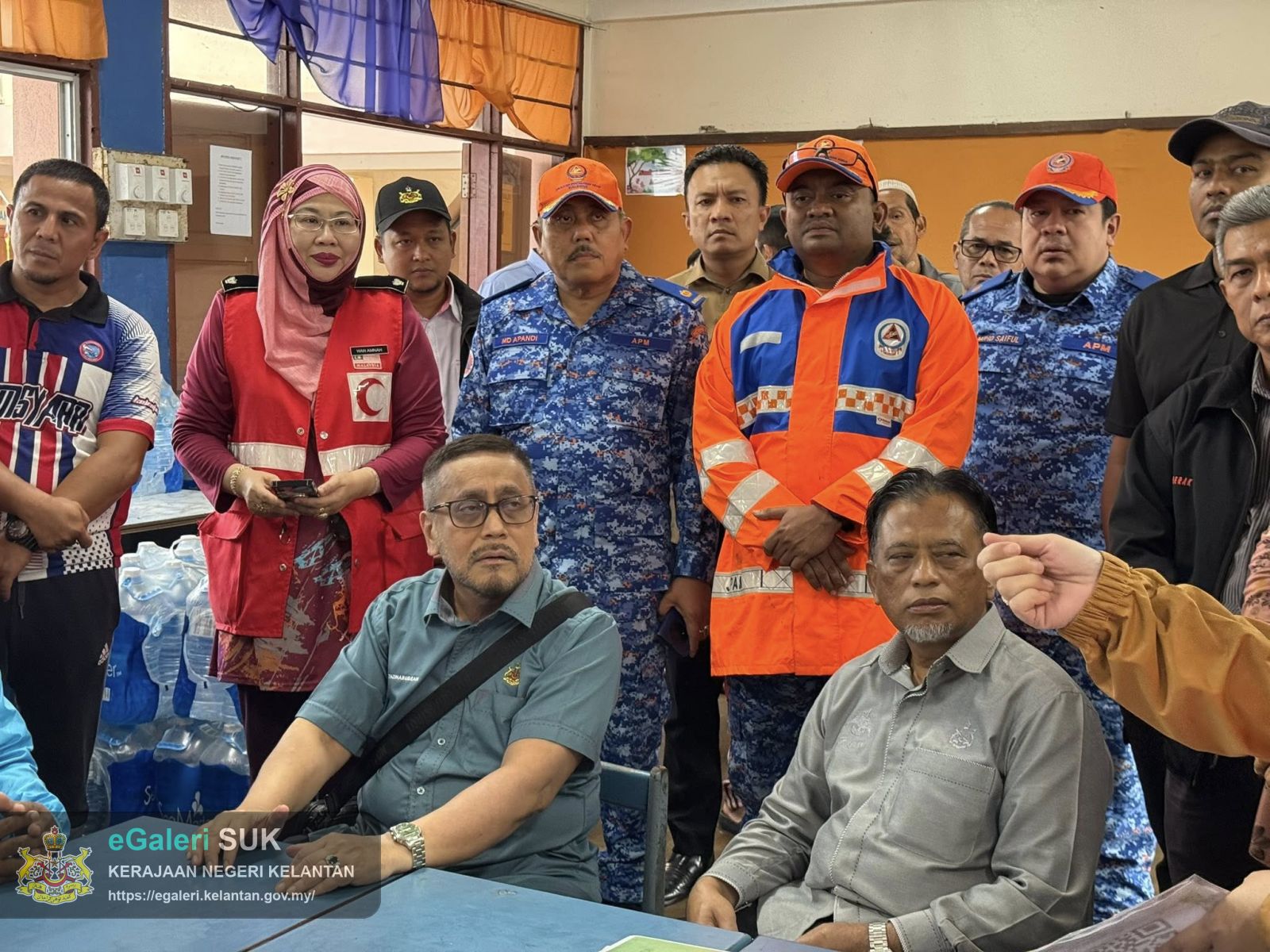 lawatan-ybm-tengku-kaya-perkasa,-dato'-suk-kelantan-ke-pusat-pemindahan-sabak-20.jpg