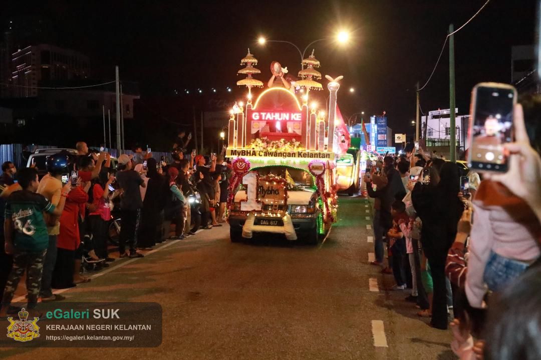 majlis-perarakan-kereta-berhias-pejabat-tanah-dan-jajahan-pasir-puteh-sempena-ulang-tahun-hari-keputeraan-kebawah-duli-yang-maha-mulia-sultan-muhammad-v-yang-ke-56-tahun-2025-41.jpg