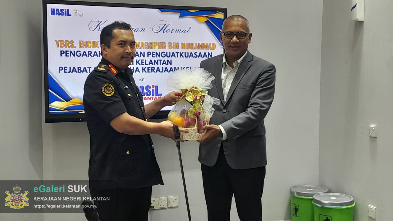 Kunjung Hormat Kepada Pengarah Lembaga Hasil Dalam Negeri