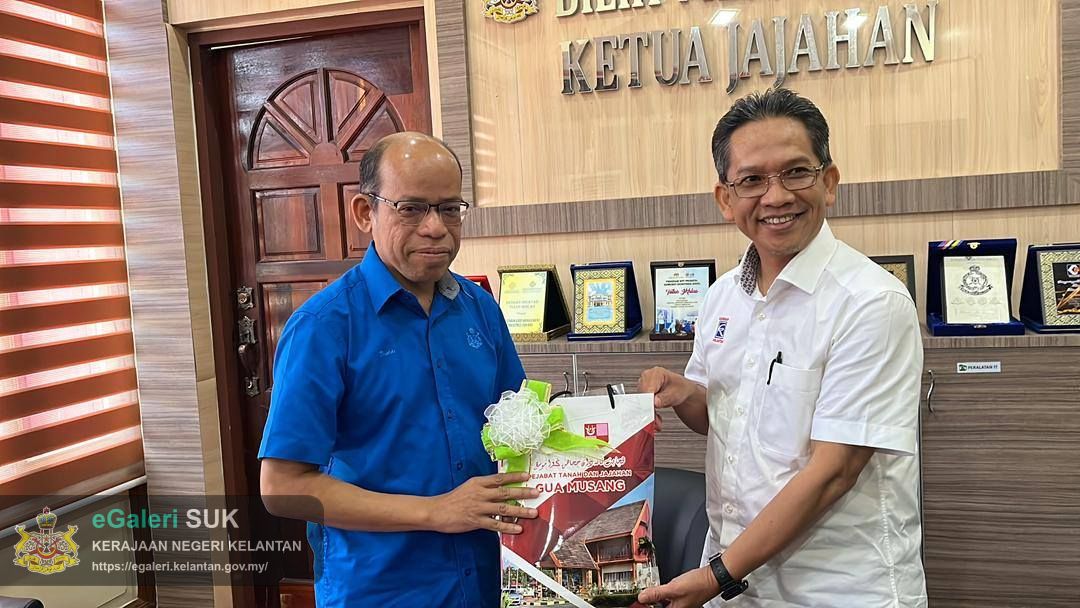 KUNJUNGAN HORMAT DARI YBRS PENGURUS BESAR KESEDAR KE ATAS YABRS KETUA JAJAHAN GUA MUSANG