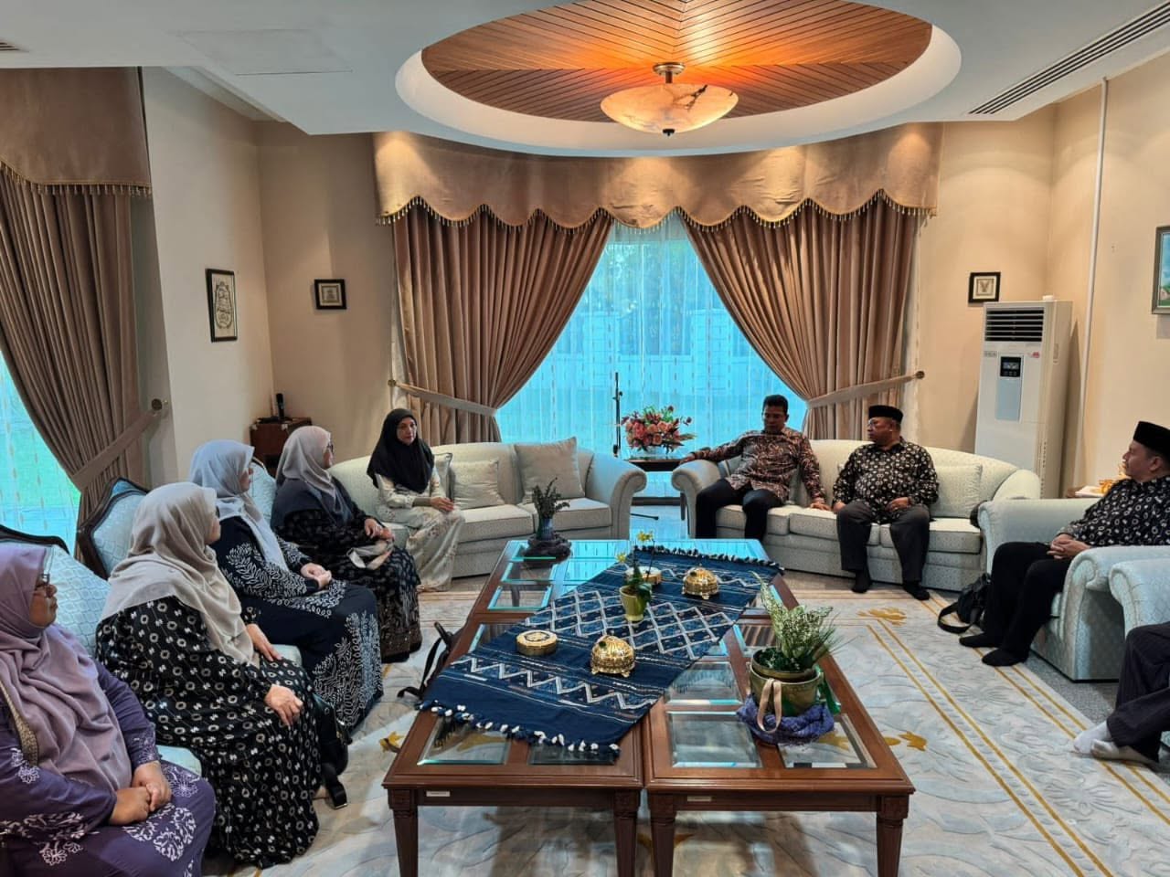 makan-malam-delegasi-jabatan-kehakiman-syariah-negeri-kelantan-bersama-tuan-yang-terutama-pesuruhjaya-tinggi-malaysia-di-brunei-darussalam-2.jpg