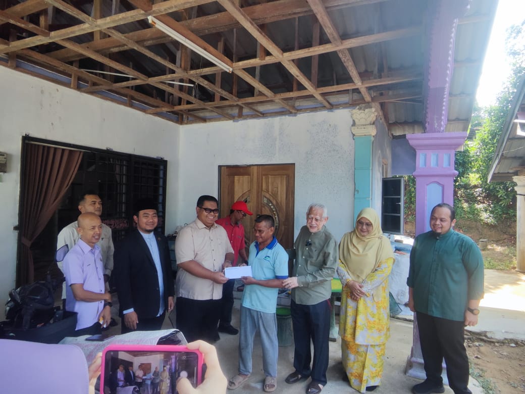 Penyampaian Bantuan Kepada Mangsa Ribut
